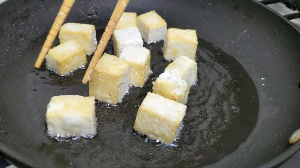 Fry Tofu in a Hot pan