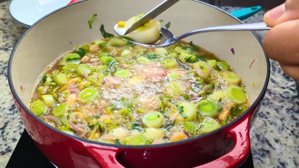 check for doneness but cutting cooked leeks with knife
