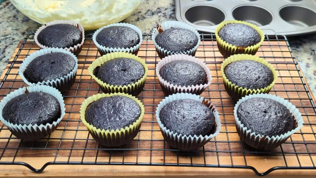 cooling the cupcakes on wire rack