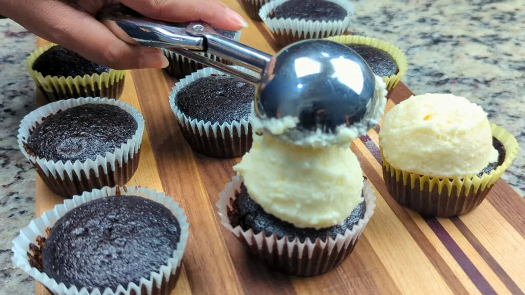 putting Icing on to the cupcake