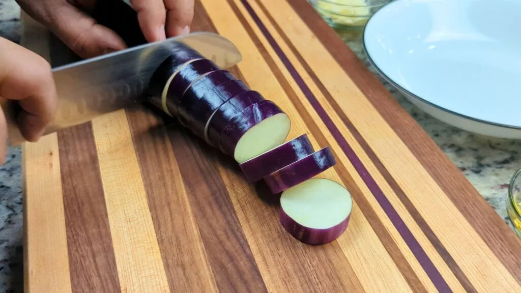 cutting eggplant in the coin shape