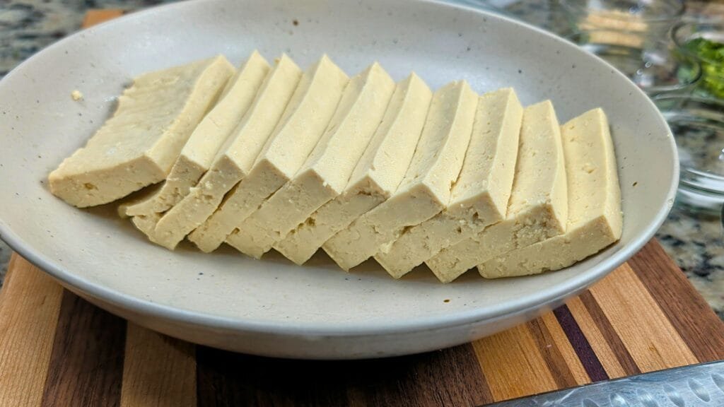 Tofu is cut and put it in heat proof plate